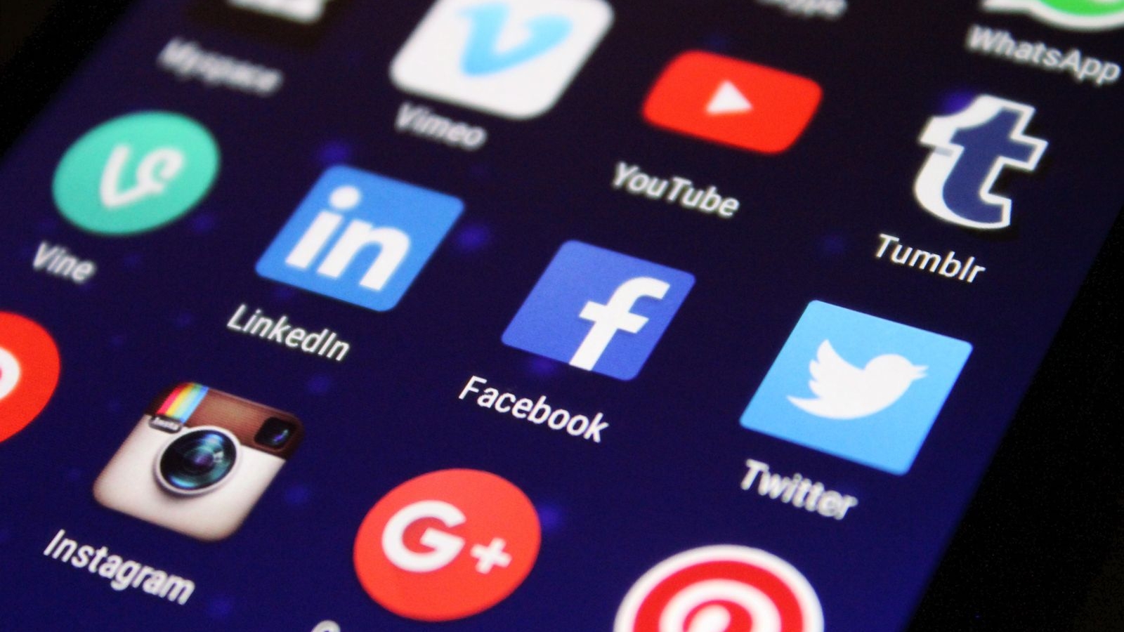 2026 sosyal medya trendleri markalar sosyal medya uygulamaları akıllı telefon