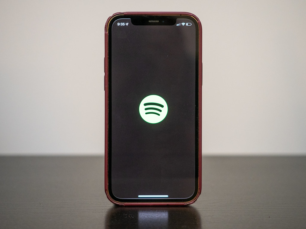 müzik akış platformu uygulaması akıllı telefonda