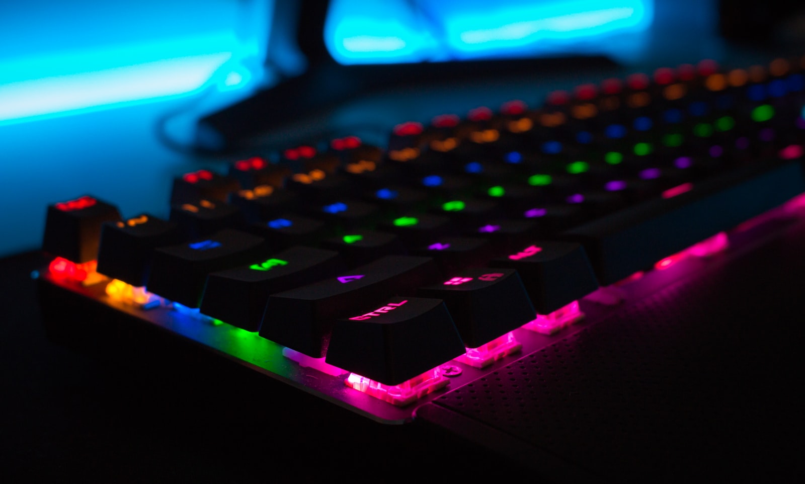 oyun bilgisayarı RGB klavye ile oyun setup kurulumu