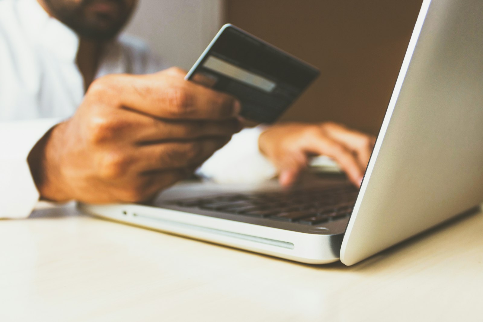 E-ticaret kampanyası için online alışveriş ve dijital ödeme ekranı